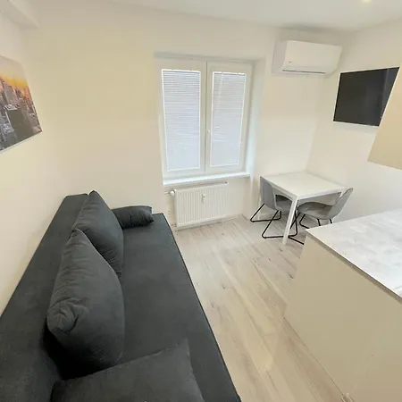 Krasny - Garzonka V Novom Meste Διαμέρισμα