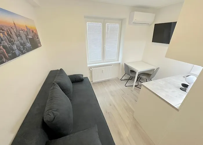 Krasny - Garzonka V Novom Meste Appartement